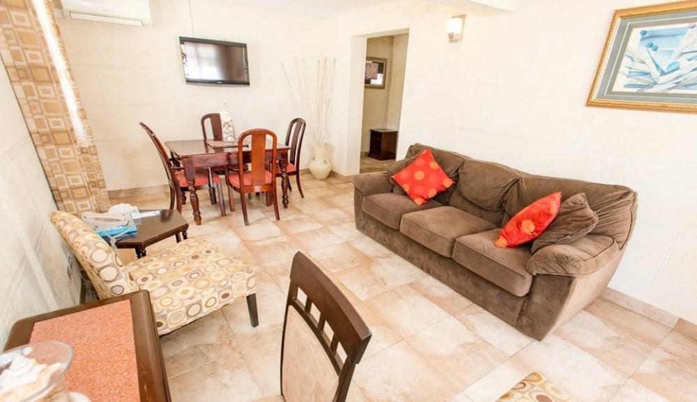 Ocean 15 Hotel Christ Church Bagian luar foto